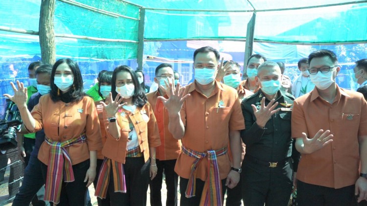 'อนุทิน' เปิดโมเดล กัญชา 6 ต้นที่บุรีรัมย์ ก่อนผลักดันทุกเขตสุขภาพ