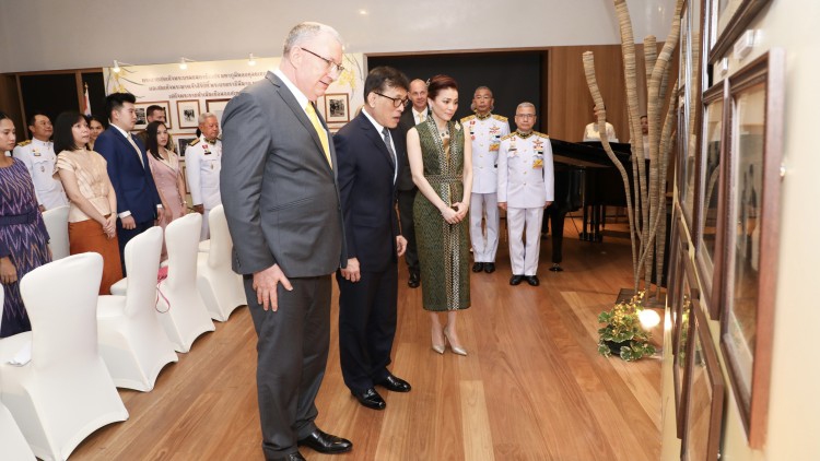 ‘ในหลวง-พระราชินี’ เสด็จฯ ไปทำเนียบเอกอัครราชทูตเครือรัฐออสเตรเลีย