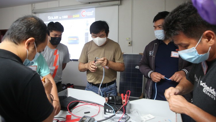 ก.แรงงาน ผลิตช่างบันดาลไฟจากโซลาร์เซลล์พลังงานแสงอาทิตย์