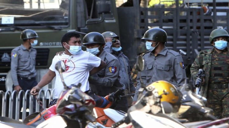ประณาม! ‘ตร.เมียนมา’ ทำร้ายผู้พิการระหว่างปราบม็อบ