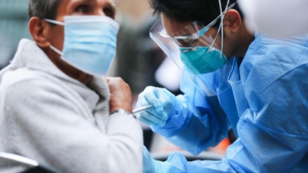 'สหรัฐ' เทียบผลข้างเคียงหลังฉีดวัคซีนโควิด ไฟเซอร์ - โมเดอร์นา