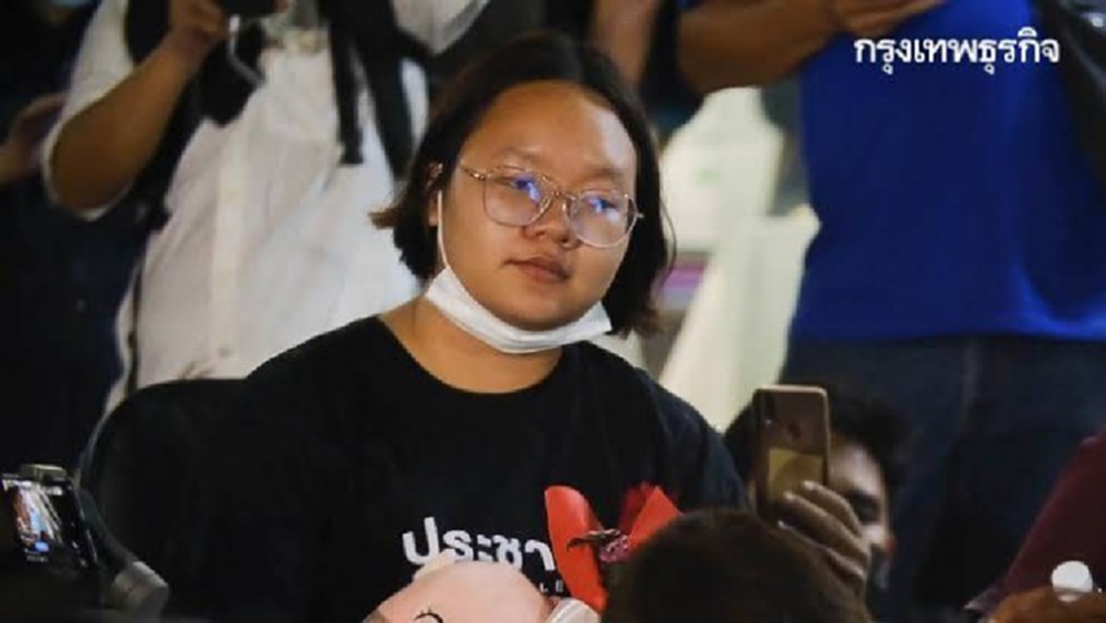 'รุ้ง ปนัสยา' ปัดข่าว ม็อบนำระเบิดปิงปอง 40 ลูกสร้างสถานการณ์