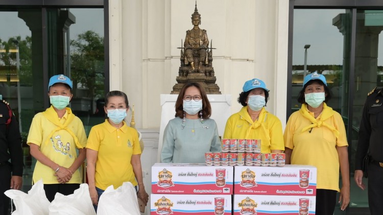 มูลนิธิชัยพัฒนา ช่วยเหลือผู้ประสบอัคคีภัย ชุมชนวัดดาวดึงษาราม