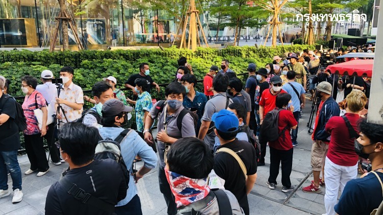 'ม็อบ' ทยอยปักหลัก 'ราชประสงค์' แล้ว เตรียมบี้ปม 'ตั๋วช้าง'