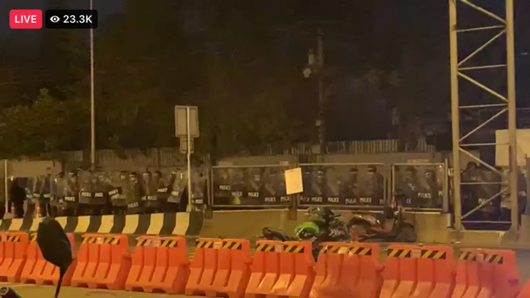 "ตำรวจ" กดดัน "ม็อบรีเด็ม" รอบสอง - ใช้กระสุนยาง