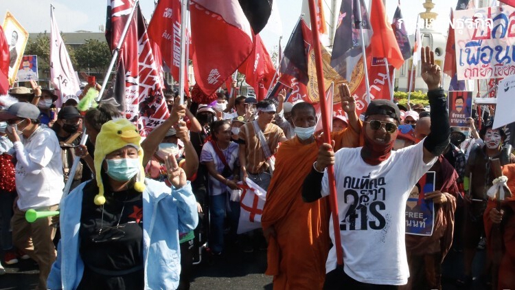 เปิดไทม์ไลน์วันสุดท้าย'เดินทะลุฟ้า'ก่อนปักหลัก'อนุสาวรีย์ปชต.'