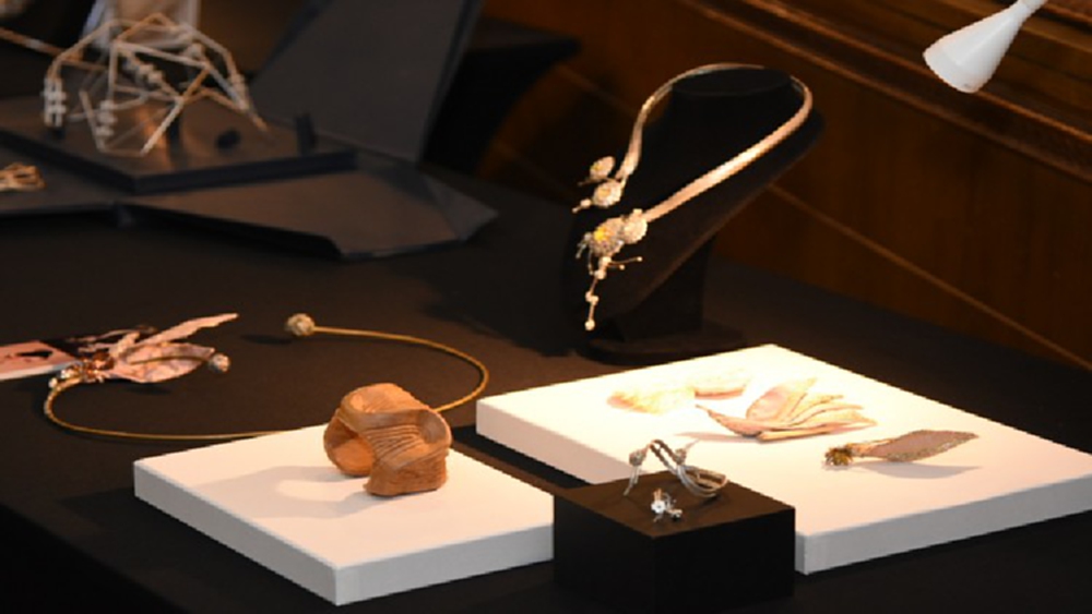 จีไอที ไอเดียเลิศ นำเส้นใย”กัญชา”ต่อยอดออกแบบเครื่องประดับท้องถิ่น