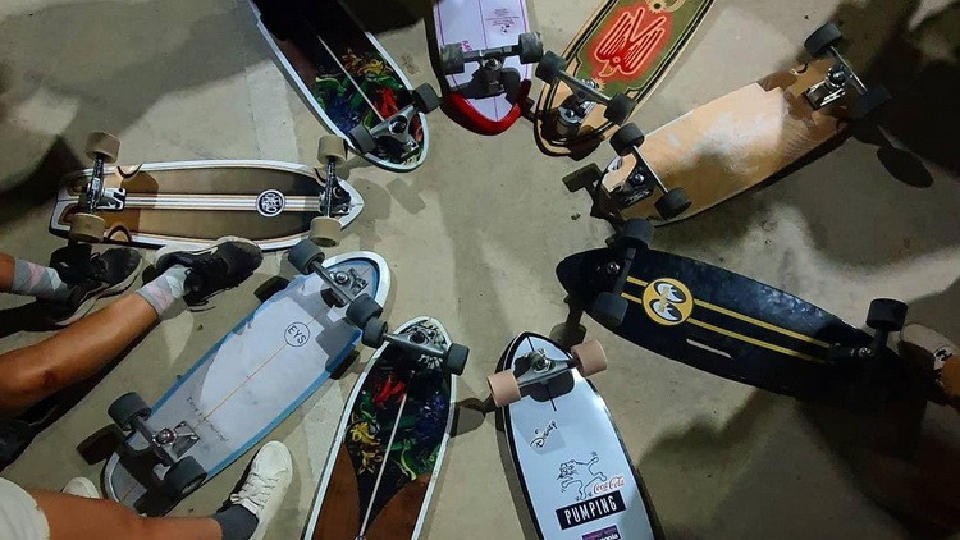 รู้จัก 'เซิร์ฟสเก็ต' กีฬาเอ็กซ์ตรีมที่กำลังมาแรง