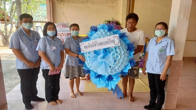 รพ.‘บัวใหญ่’ รับผิดชอบ หลังปล่อยคนไข้เสียชีวิตคารถเข็น