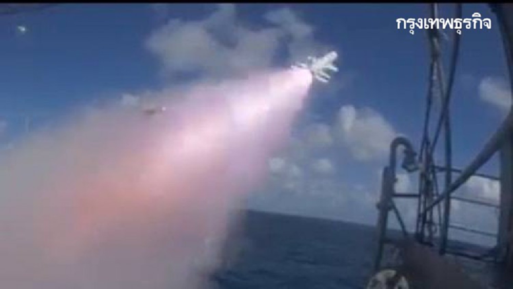 ทร. โชว์แสนยานุภาพ 'ปืนใหญ่' ยิงสนั่นหาดซ้อมรบ ชมอนุภาพ 'จรวดฮาร์พูน''