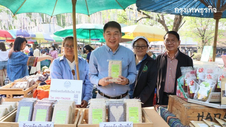 ชาวเชียงใหม่ขานรับ 'สินค้าสหกรณ์' ผ่านตลาดจริงใจ ขายได้ 2 หมื่นต่อวัน