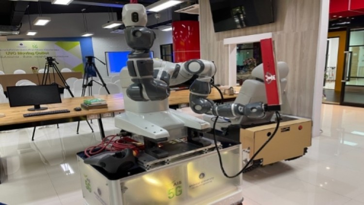 วิศวะมหิดล-เอไอเอส ส่ง 'หุ่นยนต์ยูวีซี' สร้างเซฟโซนขานรับเปิดประเทศ!