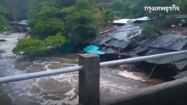 พิษ 'พายุฤดูร้อน' น้ำป่าพัดร้านค้าริมน้ำตกแม่กลางเสียหาย