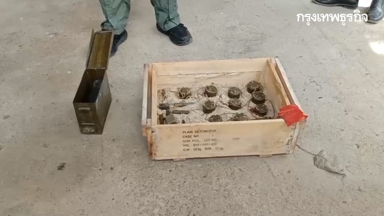 ตะลึงพบระเบิด11ลูกพร้อมTNTใกล้จวน'ผู้ว่าฯเมืองเพชร'EODเร่งเก็บกู้