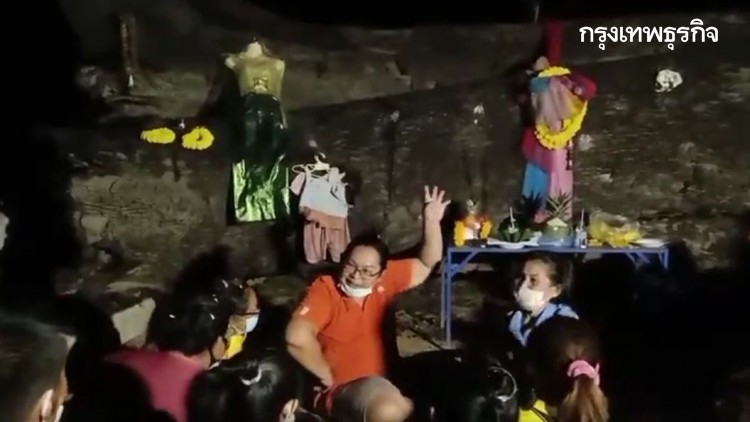 เลขเด็ดงวด 16 เมษายน คอหวยแห่ขอโชค ต้นตะเคียนยักษ์อายุหลายร้อยปี