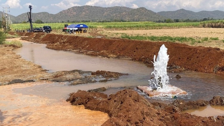 'ในหลวง' ทรงรับ 'โครงการจัดหาน้ำบาดาลขนาดใหญ่แก้ปัญหาภัยแล้ง' ไว้เป็นโครงการอันเนื่องมาจากพระราชดำริ