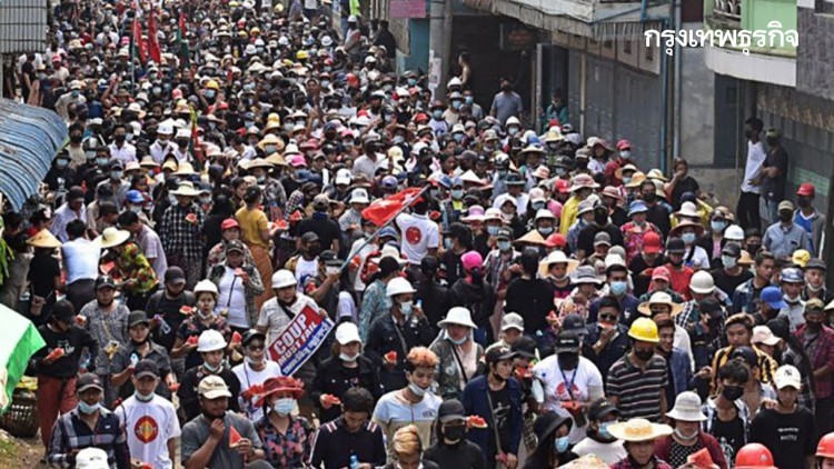 ชาวเมียนมาเรียกร้อง‘ปฏิวัติประชาชน’