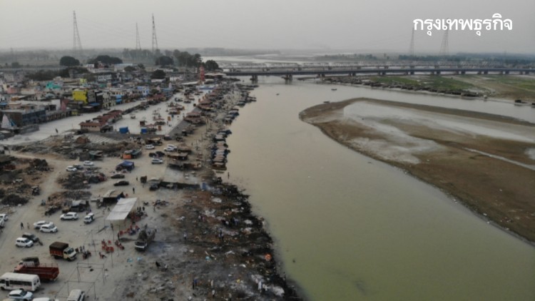 น้ำซัด‘ศพโควิด’เกลื่อนฝั่งแม่น้ำคงคา 