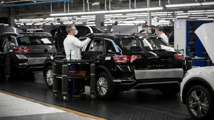 กูรูคาดค่ายรถเสียรายได้ปีนี้กว่า 1 แสนล้านดอลล์จากชิพขาดแคลน