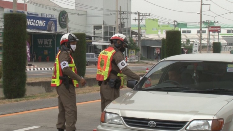 ตร.เตือนติด“ทองคำเปลว–สติกเกอร์”ทับป้ายทะเบียนรถ-ผิดกม.ปรับสูงสุด2พัน