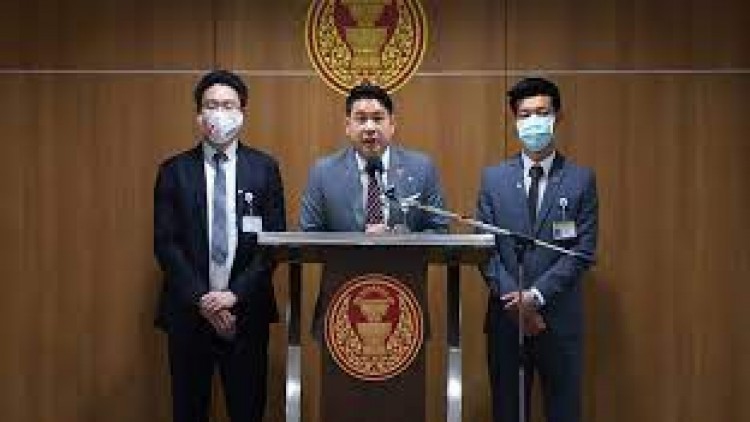 'ก้าวไกล' อัดกองทัพลดงบไม่จริง-พบงบผูกพันซื้ออาวุธ 2 หมื่นล้าน 