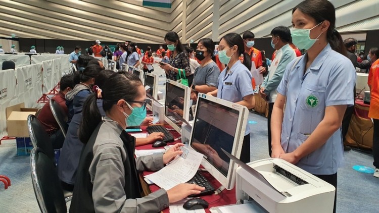 'มทร.อีสาน' หนุนจิตอาสาให้บริการประชาชนลงทะเบียน 'ฉีดวัคซีนโควิด-19'