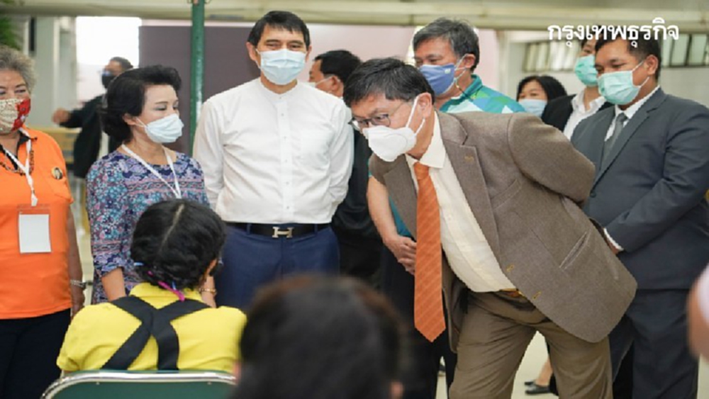 รมว.อว. นำทีมตรวจเยี่ยมหน่วยฉีดวัคซีนโควิด ม.เกษตรศาสตร์-ราชวิทยาลัยจุฬาภรณ์