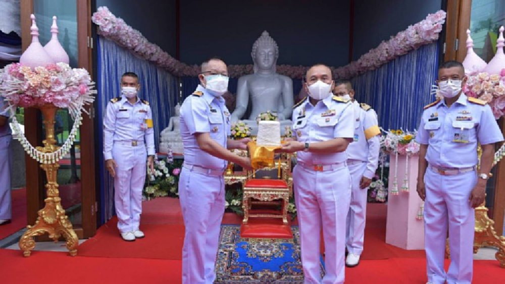 ผบ.ทร. อัญเชิญ 'พระพุทธรูปหยกปางมารวิชัย' ประดิษฐานชั่วคราว รพ.สมเด็จพระปิ่นเกล้า
