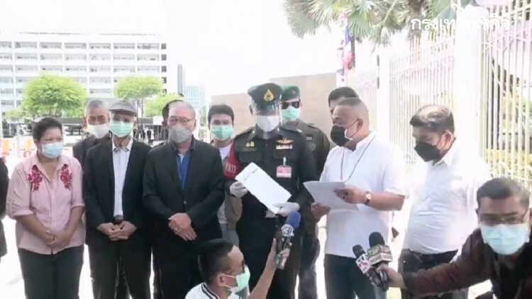 'ไทยไม่ทน' ซัด 'ประยุทธ์' แยกสถาบันออกจากประชาชน จี้ 'ผบ.เหล่าทัพ' อย่าเป็นนั่งร้านค้ำบัลลังก์