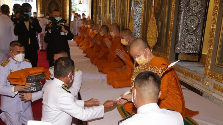 'โปรดเกล้าฯ' องคมนตรี เชิญพัดยศ ไปถวายพระสงฆ์ที่ทรงพระกรุณาโปรดเลื่อนสมณศักดิ์ วัดราชบพิธ