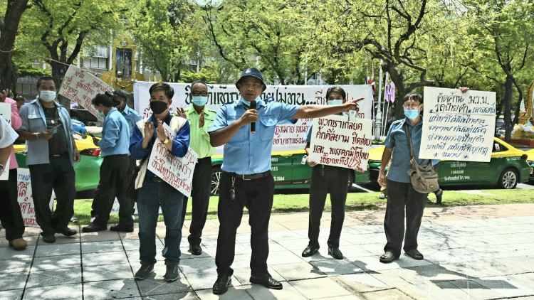 แท็กซี่บุกคมนาคม ค้านกฎหมายรถส่วนบุคคลบริการสาธารณะ