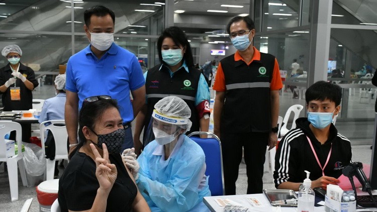 'ศูนย์ฉีดวัคซีนกลางบางซื่อ' ฉีดวัคซีนโควิดไปแล้ว 106,348 โดส