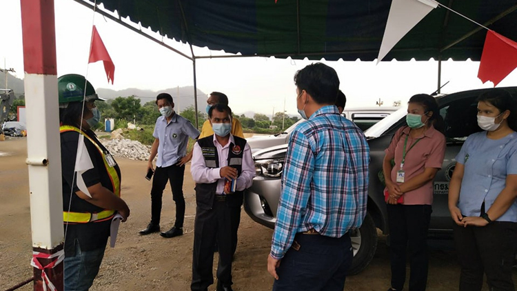 ตรวจโรงงานแปรรูปเนื้อไก่ แก่งคอย ทหารช่วยดูแลเฝ้า 'ผู้ติดเชื้อโควิด' 