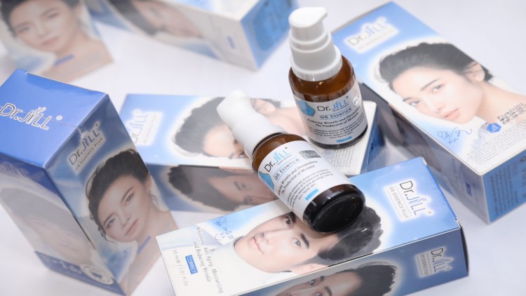 แพท-ณปภา พร้อมด้วยทนายเจมส์ ร่วมแถลงข่าว   ปคบ.จับล็อตใหญ่ เซรั่ม ดร.จิล ปลอม  มูลค่าความเสียหายกว่าห้าล้านบาท