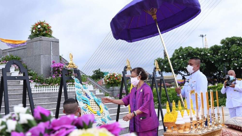 ‘กรมสมเด็จพระเทพฯ’ เสด็จฯ แทนพระองค์ ทรงวางพวงมาลา เนื่องในวันคล้ายวันสวรรคต ร.8