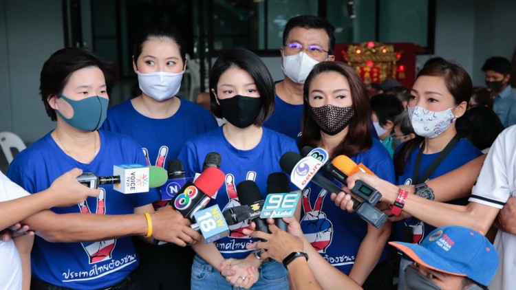"มาดามเดียร์"ปัด"ส.ส.กลุ่มดาวฤกษ์"ย้ายพรรค-รับมีคนทาบทาม 