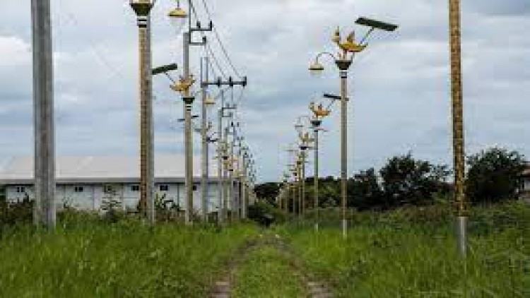 นายกฯสั่งสอบเข้มเสาไฟแพงเกินจริงผุดหลายพื้นที่