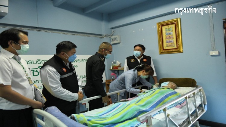 วัคซีนซิโนฟาร์มพระราชทานแก่ผู้ป่วยติดเตียงในกทม.