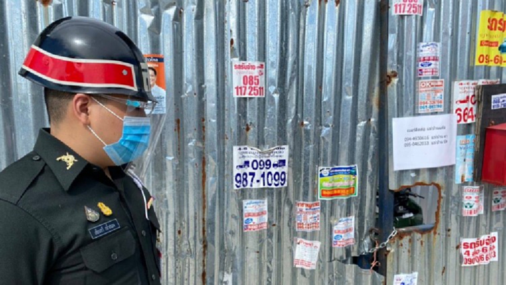 ไร้วัคซีนฉีด 'ทหาร' คุมแคมป์แรงงาน ติด 'โควิด' 8 นาย เสี่ยงอีกนับ 100 