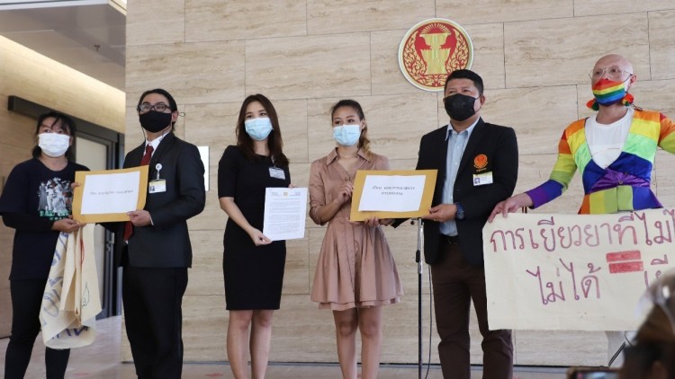 'ผับบาร์ฯ-อาบอวบนวด' ร้องสภาฯจี้รัฐเยียวยา กมธ.ศก.จ่อเรียกผู้เกี่ยวข้องแจง