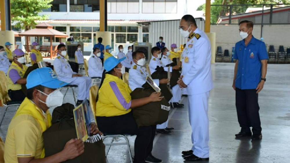 'ในหลวง' พระราชทานถุงพระราชทาน เครื่องอุปโภคบริโภคแก่ราษฎรเดือดร้อนเหตุไฟไหม้ สมุทรปราการ