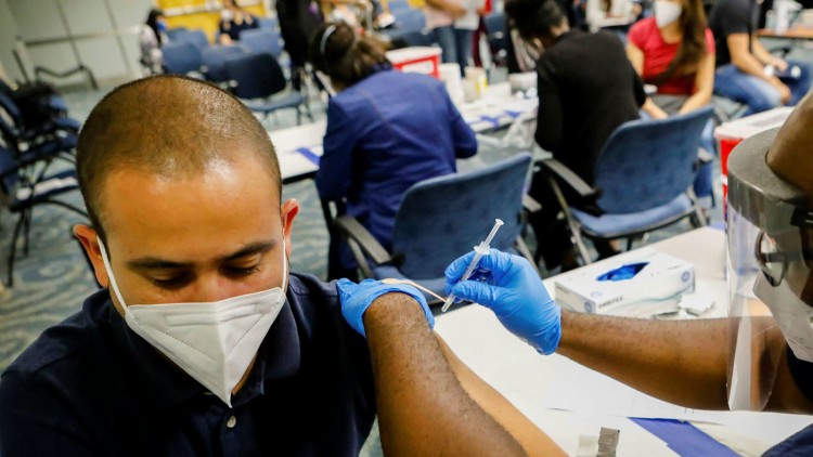 ศก.ยุโรปฟื้นเร็วกว่าคาดหลังเร่งฉีดวัคซีนป้องกันโควิด