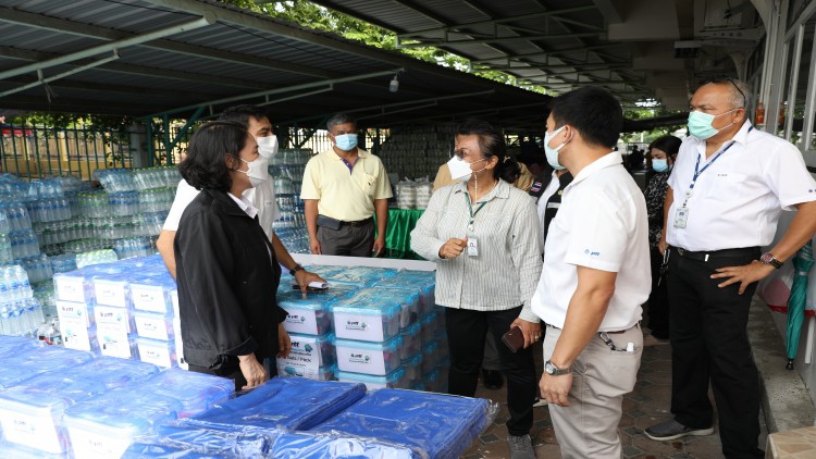 ปตท. มอบของใช้จำเป็น 9 จุดพักพิงผู้ประสบภัยเพลิงไหม้ รง.สารเคมี อ.บางพลี