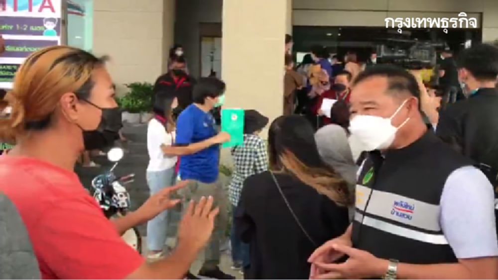 ดราม่า! จอง 'ซิโนฟาร์ม' ถูกฉีด 'ซิโนแวค' แทน - นายก ทม. แจงด่วนชี้เข้าช่องผิด