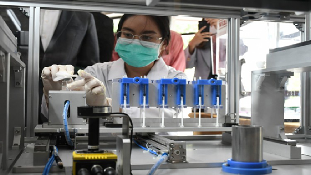 เจ๋ง! เครื่องแบ่งบรรจุ'วัคซีนโควิด'อัตโนมัติ ช่วยเพิ่มจำนวนคนได้ฉีด20%
