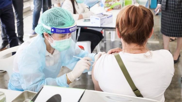 เริ่มแล้ว! ฉีดวัคซีนโควิด-19 'ผู้ประกันตน ม.33' เข็มสอง 26 จุดในกทม.