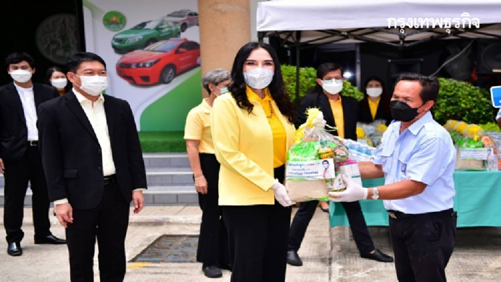 เปิดโครงการสหกรณ์ร่วมใจ ช่วยแท็กซี่ไทย สู้ภัยโควิด 19 มอบถุงยังชีพข้าวสารอาหารแห้งและผลไม้