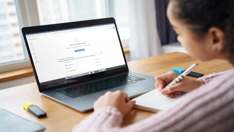 'AIS' โชว์เหนือผนึก Google หนุน 'WFH - LFH' เก็บข้อมูลใน Google ฟรี 100GB