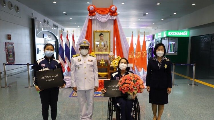 ‘เจ้าฟ้าสิริวัณณวรี’ พระราชทานดอกไม้และสิ่งของแก่สายสุนีย์ เจ้าของเหรียญทองแดง พาราลิมปิกเกมส์ 2020