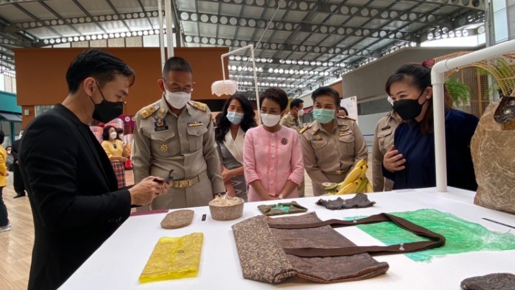 นิทรรศการ 'Pathum Creator' 12 ผลิตภัณฑ์นวัตกรรมต้นแบบจากชาวปทุมฯ